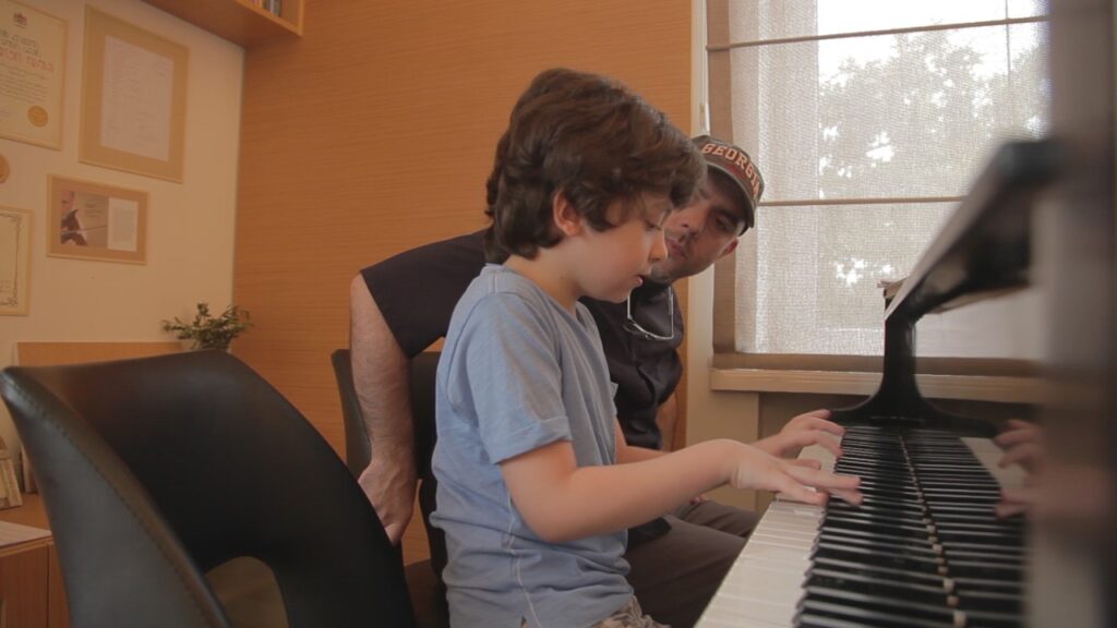 atonal glow still Atonal Glow