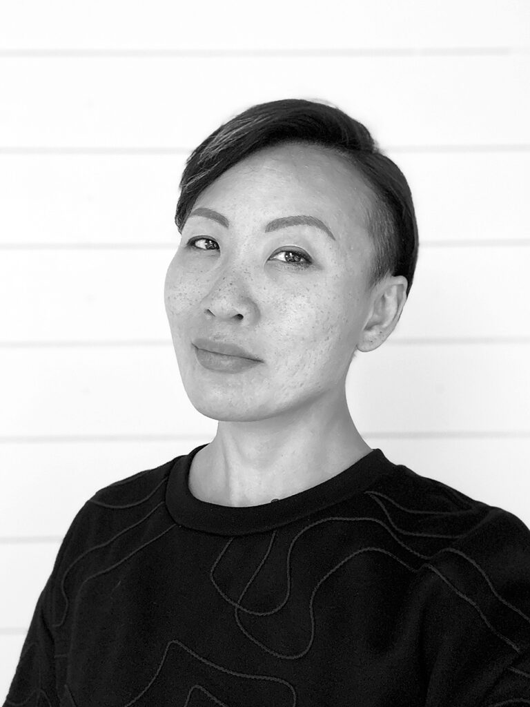 BU RaeLynLee writer dop 300dpi Rae Lyn Lee BIO